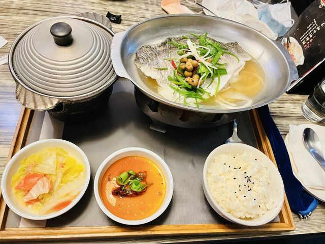 異人館｜布丁免費吃到飽，定食份量大很夠吃｜跟著17吃美食