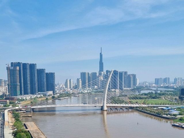 아름다운 리버사이드 뷰와 함께🌁 호치민 도심 한 가운데서 즐기는 호캉스🌃