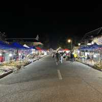 ตลาดกลางคืน หลวงพระบาง