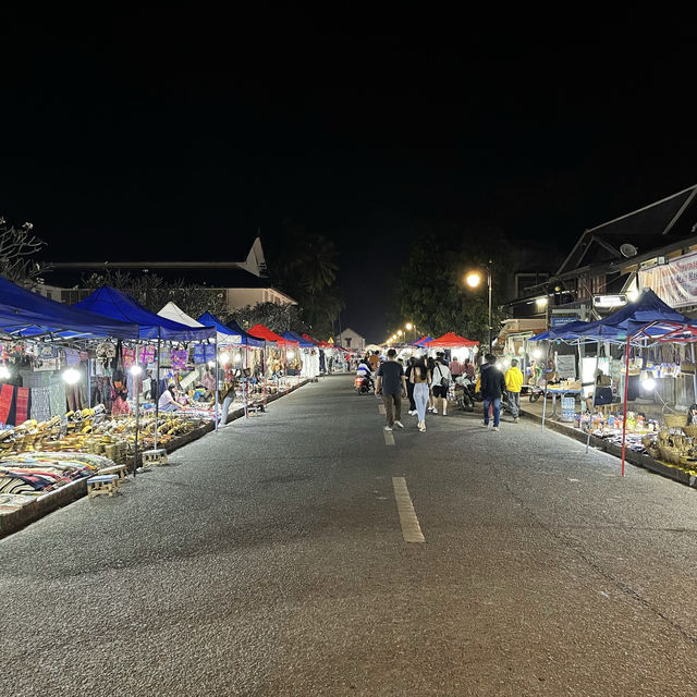 ตลาดกลางคืน หลวงพระบาง