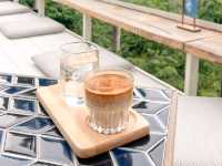 คาเฟ่ติดทะเล ที่พัทยา @ The Lunar Beach House Patt