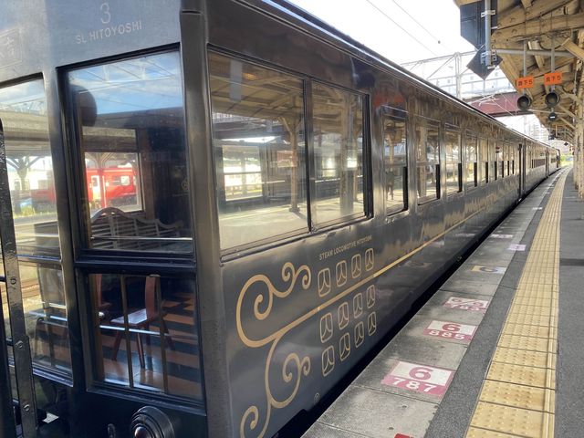 2024年3月頃運転終了。車齢100年越え。日本で最も古い現役の蒸気機関車がけん引する列車『SL人吉』外装。