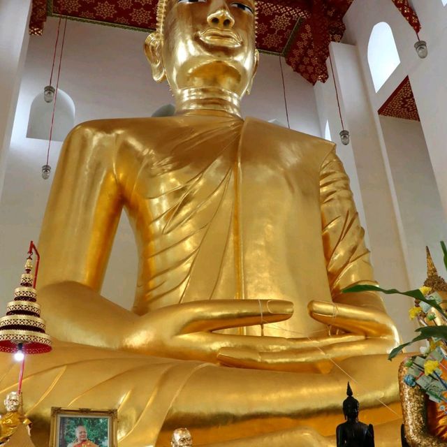 วัดไชโยวรวิหาร วัดสวย พระงาม ติดริมแม่น้ำเจ้าพระยา