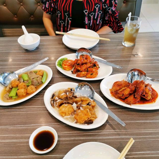 มาทานอาหารจีนรสดั้งเดิมที่ พูลสินภัตตาคาร กัน 😋