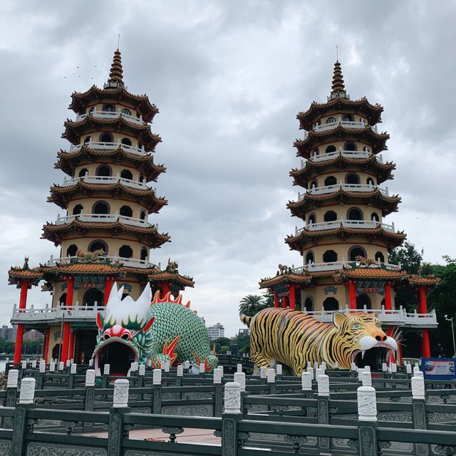 高雄左營蓮池潭風景區｜龍虎塔春秋閣、環潭自行車道必去景點