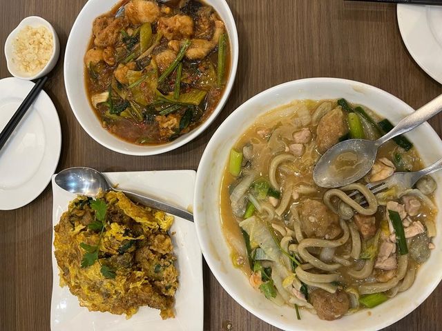 Famous for its hokkien lomie