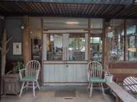 คาเฟ่บ้านไม้ cozy ที่ผสมผสานความล้านนาได้อย่างลงตั