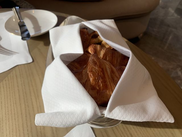 本地遊 | Staycation | The St. Regis Hong Kong 香港瑞吉酒店 | 早餐必食英式水煮蛋及鮑魚雞粥