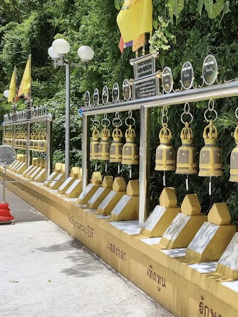วัดพระมหาเจดีย์ไตรภพไตรมงคล หรือ เจดีย์สแตนเลส