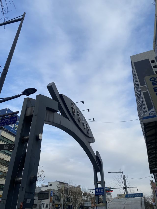 🇰🇷韓国ソウル /広蔵市場 大人気🎖 行列のできる揚げドーナツ クァベキのお店✨