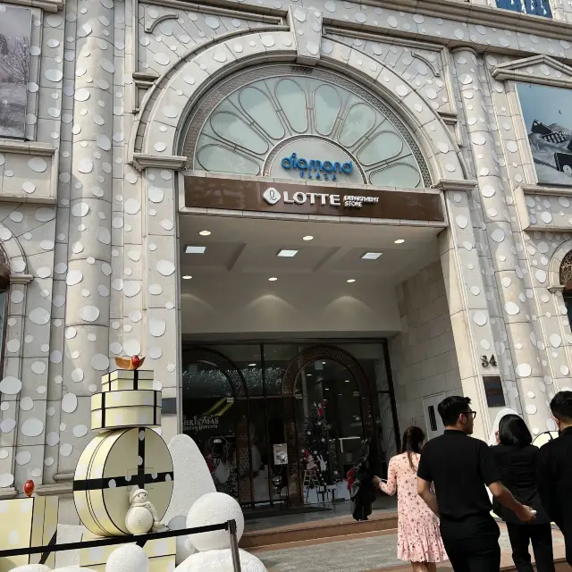 find Xmas deco and shop at Diamond stall
