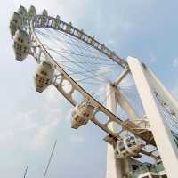 Up-close the giant wheel 😳😁😍