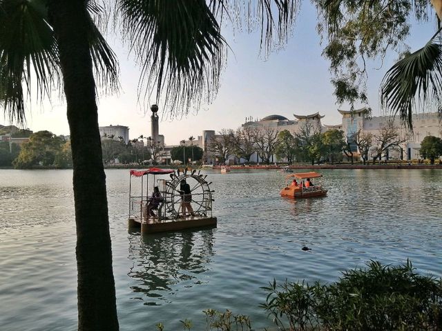 Relaxing at the West Lake Park in Fuzhou! 