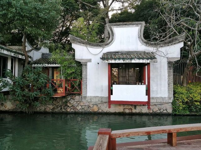 Relaxing at the West Lake Park in Fuzhou! 