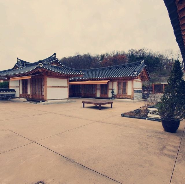고즈넉한 한옥에서의 하룻밤♡ 한복 필수!