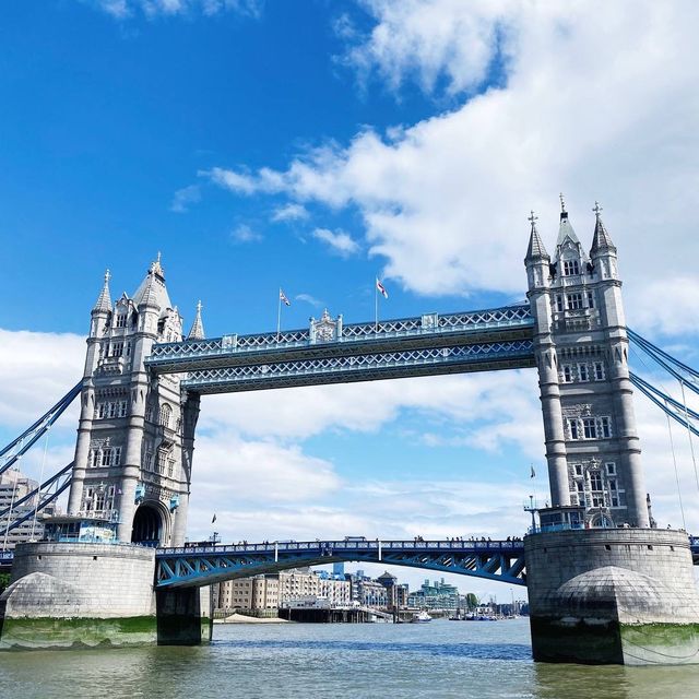 Landmarks along the River Thames