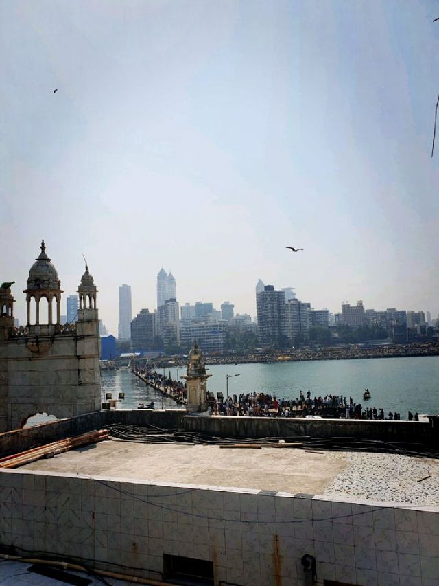 바다위의 Haji Ali Dargah 