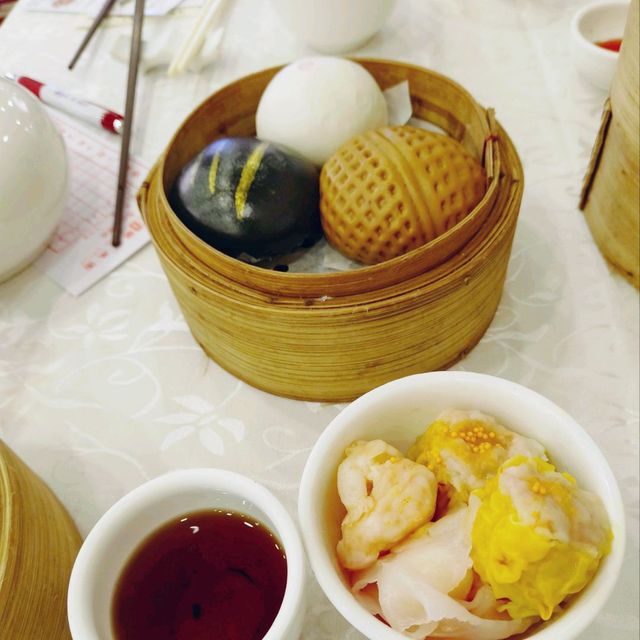 週六早午茶,無比悠閒!聊天,享受廣式茶點! 週六早午茶,無比悠閒!聊天,享受廣式茶點!