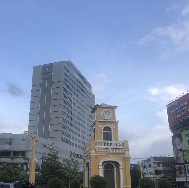 an unmissable landmarks in a roundabout  