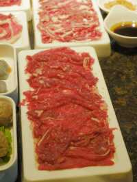 鮮牛肉火鍋，牛丸多汁彈牙