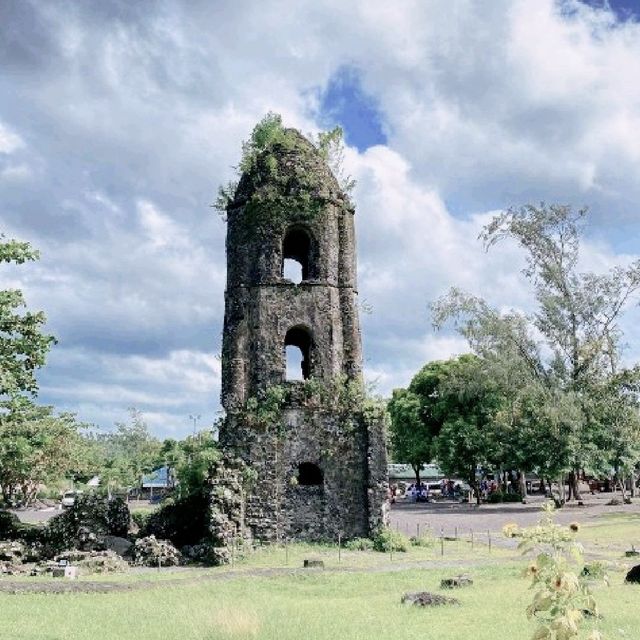 Cagsawa Ruins and Mayon Volcano