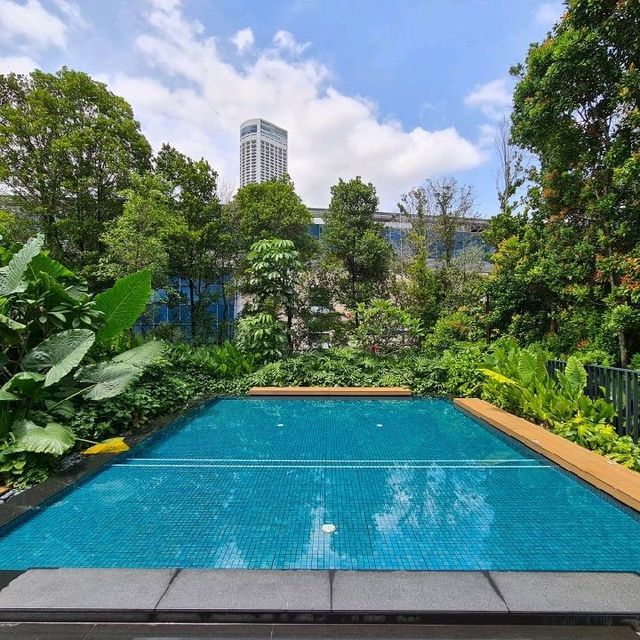 Sparkling mineral pool