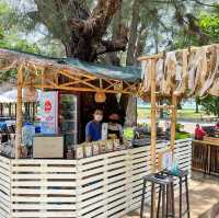  Naiyang Beach Camp Cafe' & Bistro ในยางบีชแคมป์
