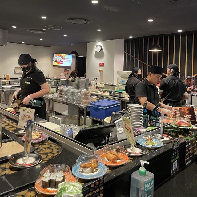 싱싱하고 맛있는 초밥을 즐길 수 있는 [스시트레인]