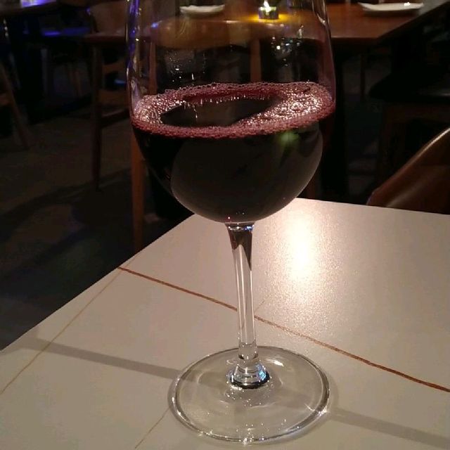 飲紅酒