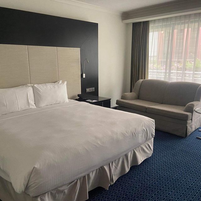 โรงแรมทำเลดีบนถนน Orchard- Concorde Hotel