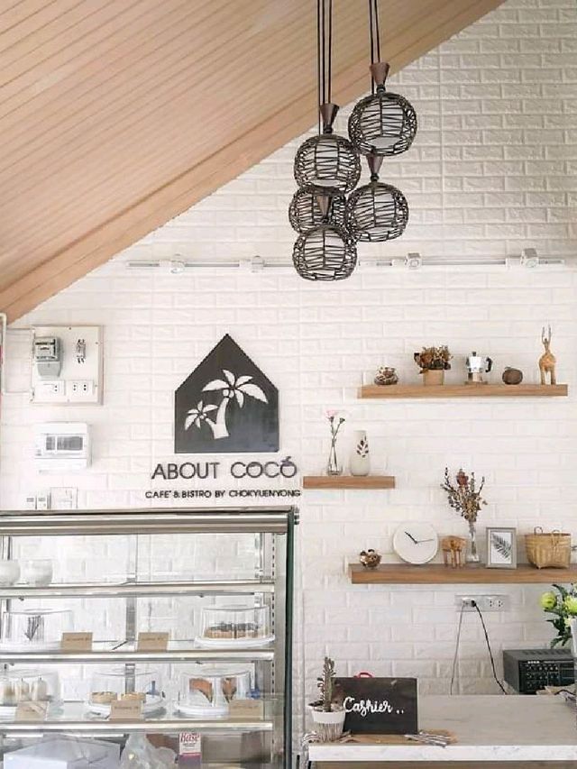 🥥 About Coco Cafe' & Bistro