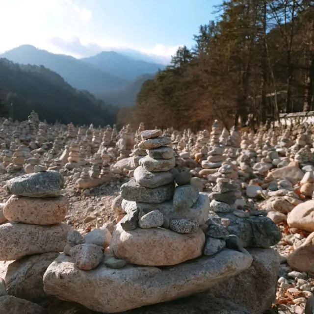 산골짜기 깊숙이 자리잡은 절, 인제 백담사