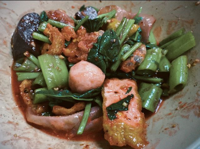 ร้านเย็นตาโฟหัวกุ้งทอด ความอร่อยกว่า50ปีในภูเก็ต 