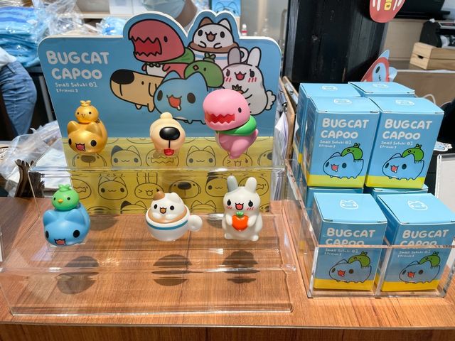 可愛的藍色咖波屋讓你拍翻買翻｜多款獨家限定商品 咖波迷一定要來｜還有奶泡貓咖啡可以邊拍邊吃下午茶