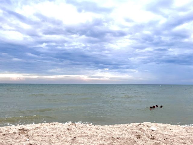 ชายหาดชะอำ หาดเดิมที่ไม่เหมือนเดิม