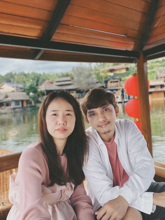   ล่องเรือแบบจีนยูนานที่บ้านรักไทย ต้องมา