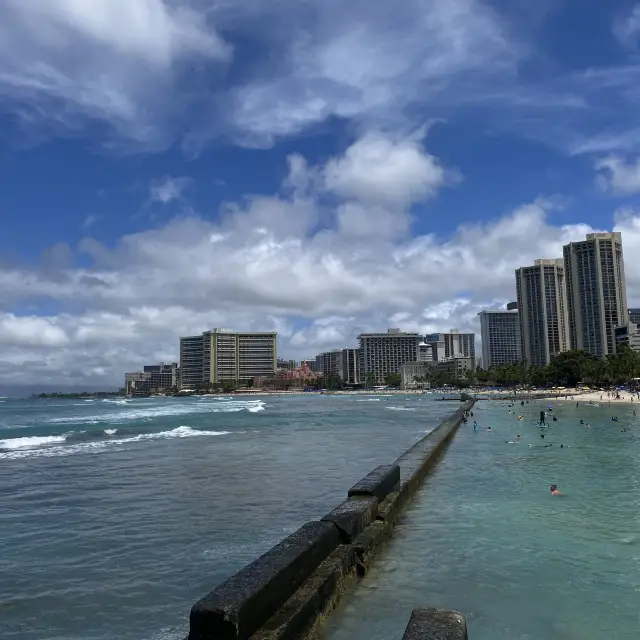 Waikiki’s Walls