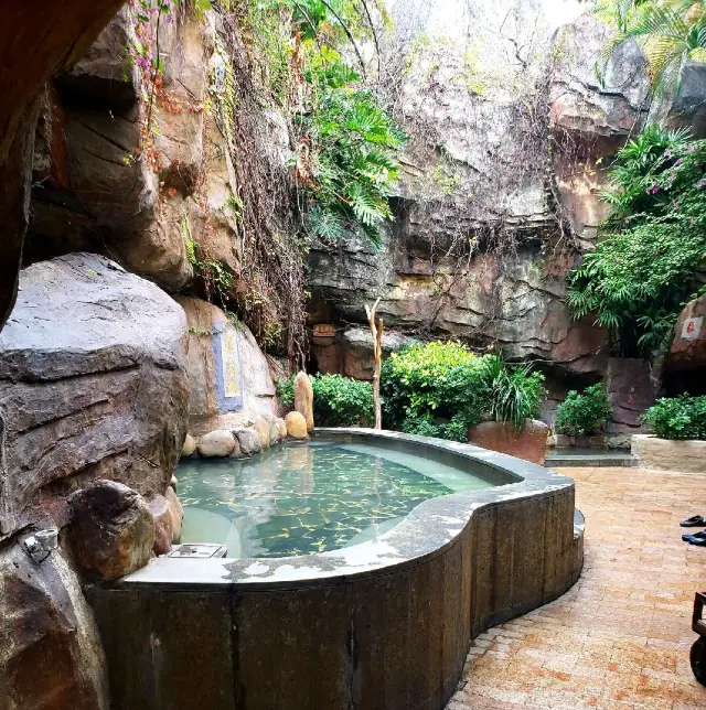 Quanyan Hot Springs ~ Relax and Enjoy! 