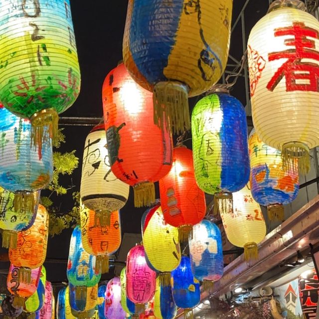 細雨紛飛的夜色神農街！
