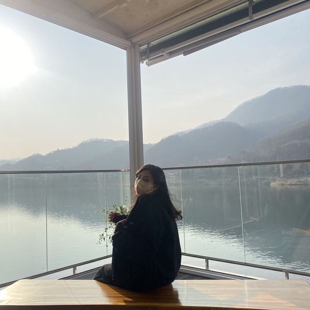 물멍하기 좋은 호수뷰카페  🌊