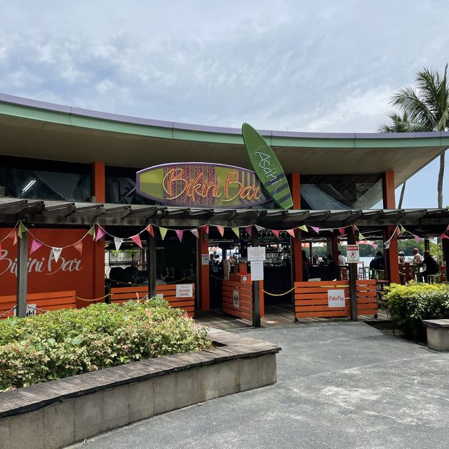 Many food options at Siloso Beach 