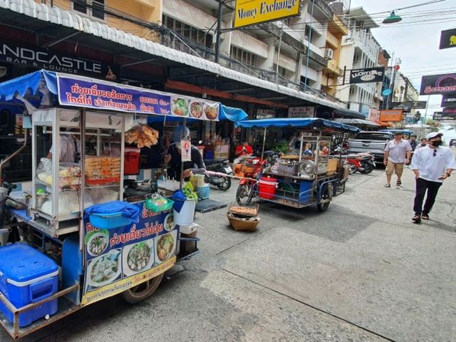 เล่นเรือกล้วย กินเตี๋ยวป๊อกๆ