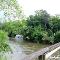 เล่นน้ำ at น้ำตก ณ “อุทยานแห่งชาติไทรโยค”
