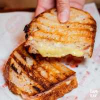 ร้านเบเกอรี่น่ารักที่ขึ้นชื่อเรื่องSourdough