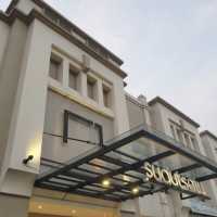 SUDUTSATU VANYA LAKESIDE