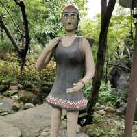 Find old sch human sculptures @Danang