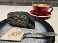 東京丸の内。KITTE『SAZA COFFEE』の真っ黒『SL ミルクレープ』