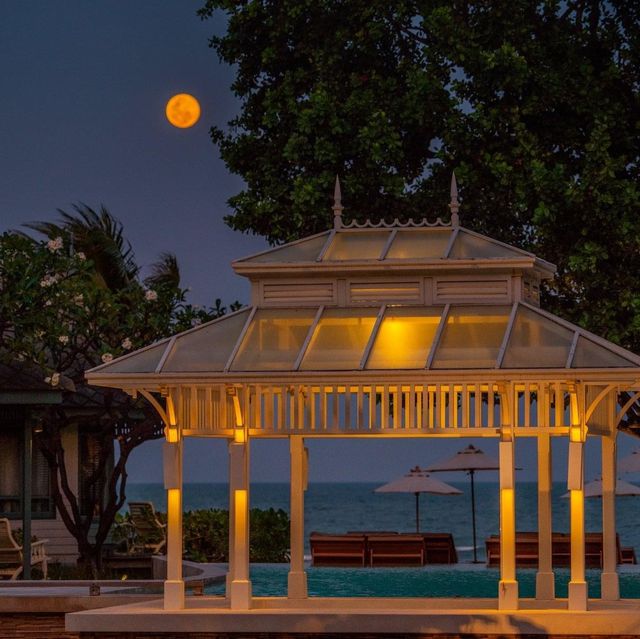 DEVASOM HUA HIN RESORT รุ่งสางทะเลตะวันออก