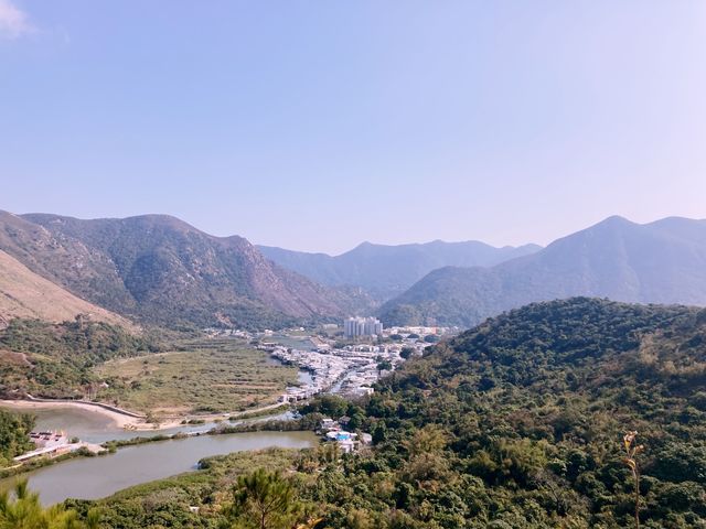 眺望一望無際的大海及港珠澳大橋