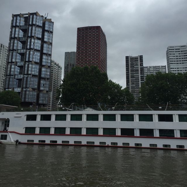 Paris attractions through the river cruise 